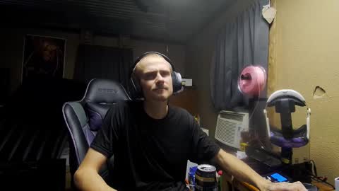 Snapshot of greenlungs8195 chatting on October 3, 10:20 am Greenlungs8195 online show from October 3, 10:20 am