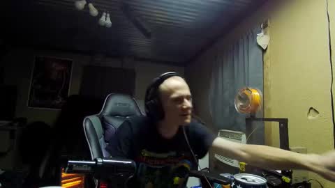 Snapshot of greenlungs8195 chatting on October 11, 6:17 am Greenlungs8195 online show from October 11, 6:17 am