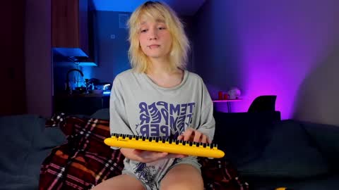 Greg-independent model online show from January 4, 4:12 am