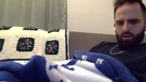 Snapshot of grobs123 chatting on December 8, 1:35 am grobs123 online show from December 8, 1:35 am