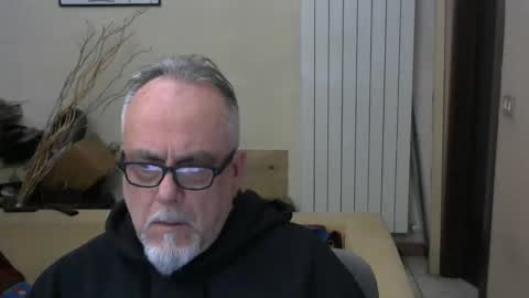 Snapshot of grz65 chatting on March 1, 7:09 am GRIZZLY65 online show from March 1, 7:09 am