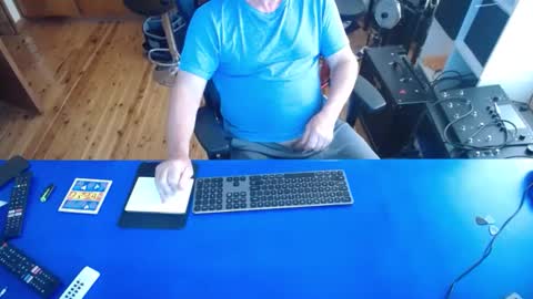 guesswhatigot2 online show from December 8, 6:33 am