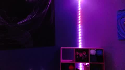 gutlvr online show from December 15, 4:51 am