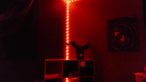 gutlvr online show from December 8, 8:09 am