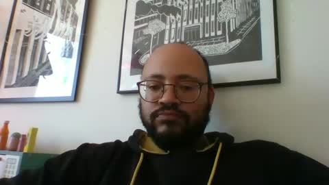 Snapshot of guy_wood15 chatting on February 19, 12:00 pm guy_wood15 online show from February 19, 12:00 pm