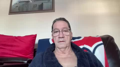 Snapshot of gwashere4u chatting on December 23, 2:07 pm gwashere4u online show from December 23, 2:07 pm