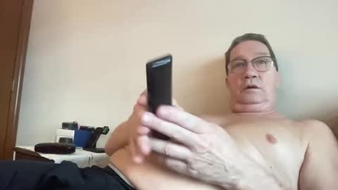 Snapshot of gwashere4u chatting on February 17, 1:31 pm gwashere4u online show from February 17, 1:31 pm