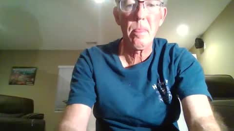 Snapshot of hairybater26 chatting on February 4, 4:37 am Harry online show from February 4, 4:37 am