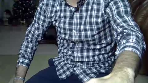 Snapshot of hairydaduncut chatting on January 11, 12:44 am hairydaduncut online show from January 11, 12:44 am