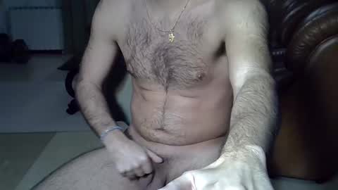 Snapshot of hairydaduncut chatting on March 1, 12:17 am hairydaduncut online show from March 1, 12:17 am