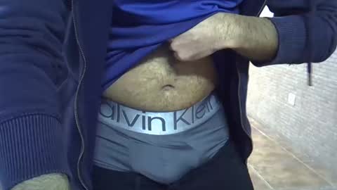 Snapshot of hairydaduncut chatting on January 6, 11:29 am hairydaduncut online show from January 6, 11:29 am