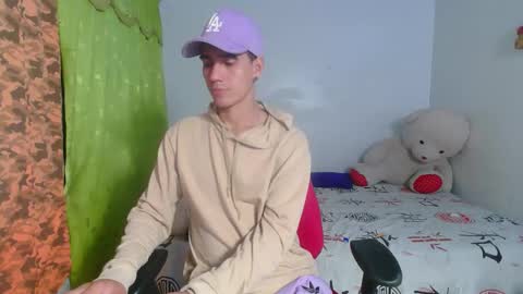 Snapshot of hammm_ chatting on October 18, 1:10 am kilyan online show from October 18, 1:10 am
