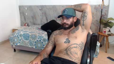 hanz_col online show from November 19, 2:33 am