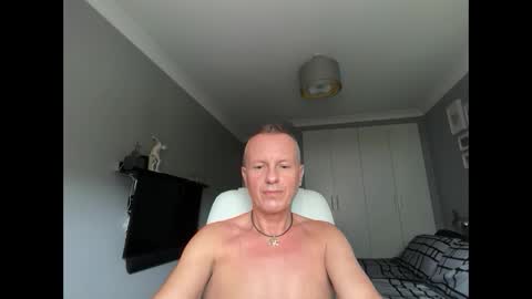 happyconnor1 online show from November 4, 10:05 am