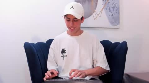 Snapshot of harry_klein chatting on October 8, 8:46 pm   H  K   online show from October 8, 8:46 pm