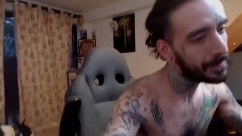 OMAR online show from December 12, 10:52 pm