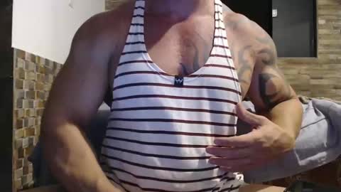 Snapshot of healedcarioca chatting on December 28, 2:54 am Brazilian bigdick online show from December 28, 2:54 am