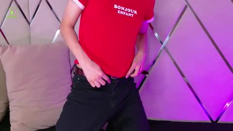 HEEJIN online show from September 23, 8:30 pm