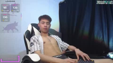 Snapshot of hellcat_xx chatting on October 10, 12:37 am   CROW  online show from October 10, 12:37 am