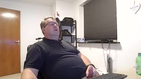 henrikrp1971 online show from October 3, 10:04 pm