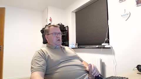 henrikrp1971 online show from December 19, 4:24 pm