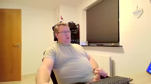 henrikrp1971 online show from February 16, 5:37 pm