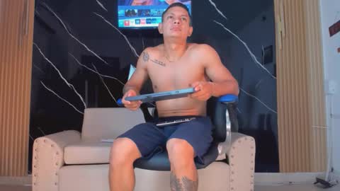 henrydouglas online show from April 20, 4:04 am