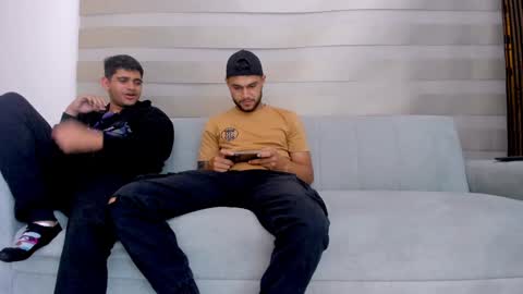 heteros men online show from January 18, 1:34 am