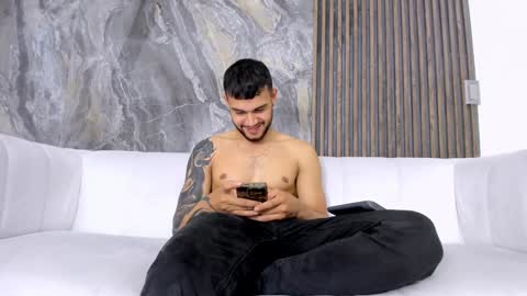 heteros men online show from February 8, 1:43 am