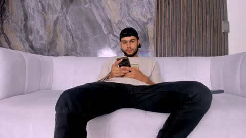 heteros men online show from January 30, 1:11 am