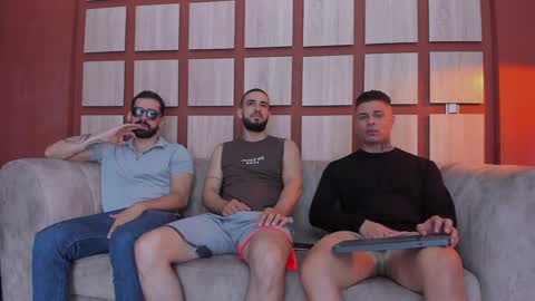 heteros men online show from January 16, 1:25 pm