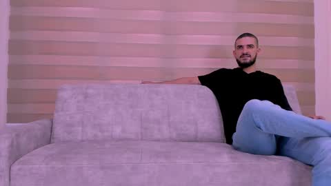 heteros men online show from February 9, 7:09 pm