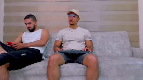 heteros men online show from February 25, 1:28 pm