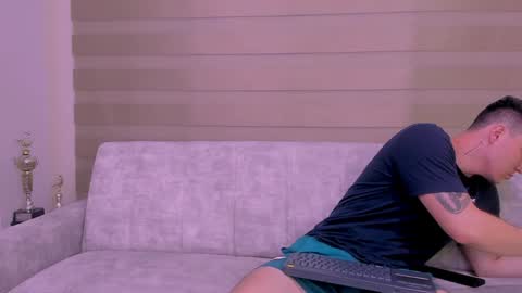 heteros men online show from February 8, 1:44 pm