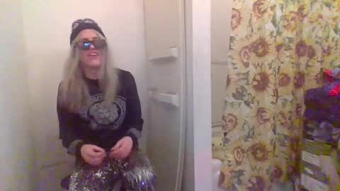 Snapshot of hey_mikky chatting on February 12, 1:09 am hey_mikky online show from February 12, 1:09 am