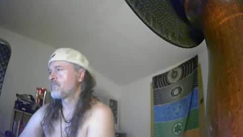 hippiedad333 online show from May 19, 4:30 am