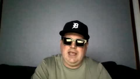 holden_minutz online show from June 24, 7:44 am