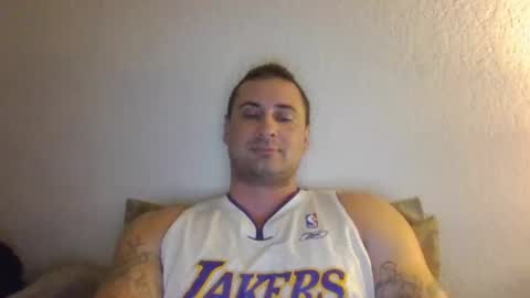Snapshot of honorablyrespectedgent chatting on October 23, 3:32 am Andrew online show from October 23, 3:32 am