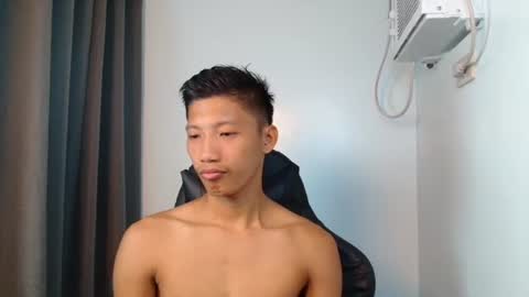 Snapshot of horny_asianmoreno chatting on October 13, 3:45 am ROGER online show from October 13, 3:45 am