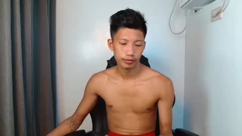 Snapshot of horny_asianmoreno chatting on October 14, 9:27 am ROGER online show from October 14, 9:27 am