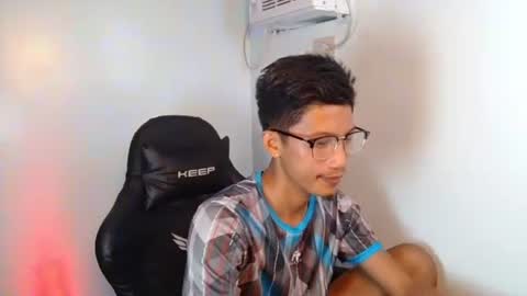 Snapshot of horny_asianmoreno chatting on September 20, 4:29 pm ROGER online show from September 20, 4:29 pm