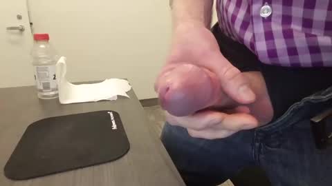 Snapshot of horny_hubby0077 chatting on January 6, 11:31 pm Horny Hubby online show from January 6, 11:31 pm