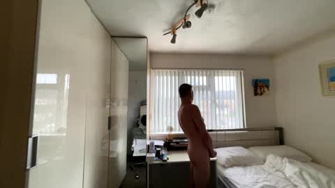 Hornylondon online show from December 31, 9:53 am