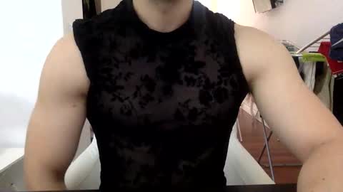 hornyspaniard93 online show from May 31, 3:33 pm