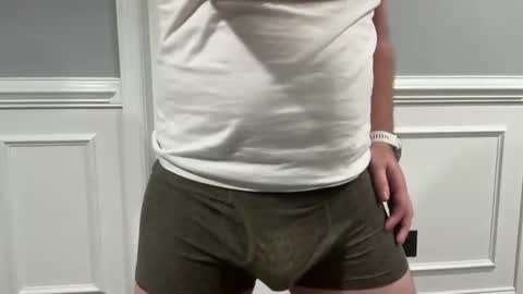 Snapshot of hornyusa13 chatting on December 14, 12:33 pm hornyusa13 online show from December 14, 12:33 pm