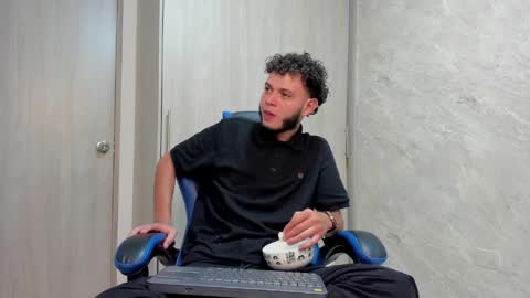 hot bad boy69 online show from April 6, 10:32 pm