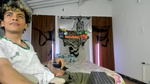 Snapshot of hot_bunny713 chatting on October 28, 1:52 am hot bunny online show from October 28, 1:52 am