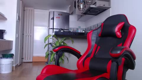 hot_twinks83 online show from September 17, 12:39 pm