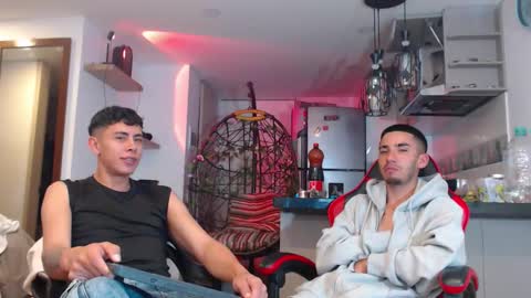 hot_twinks83 online show from October 9, 4:06 am
