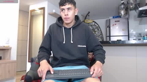 hot_twinks83 online show from October 28, 11:34 am